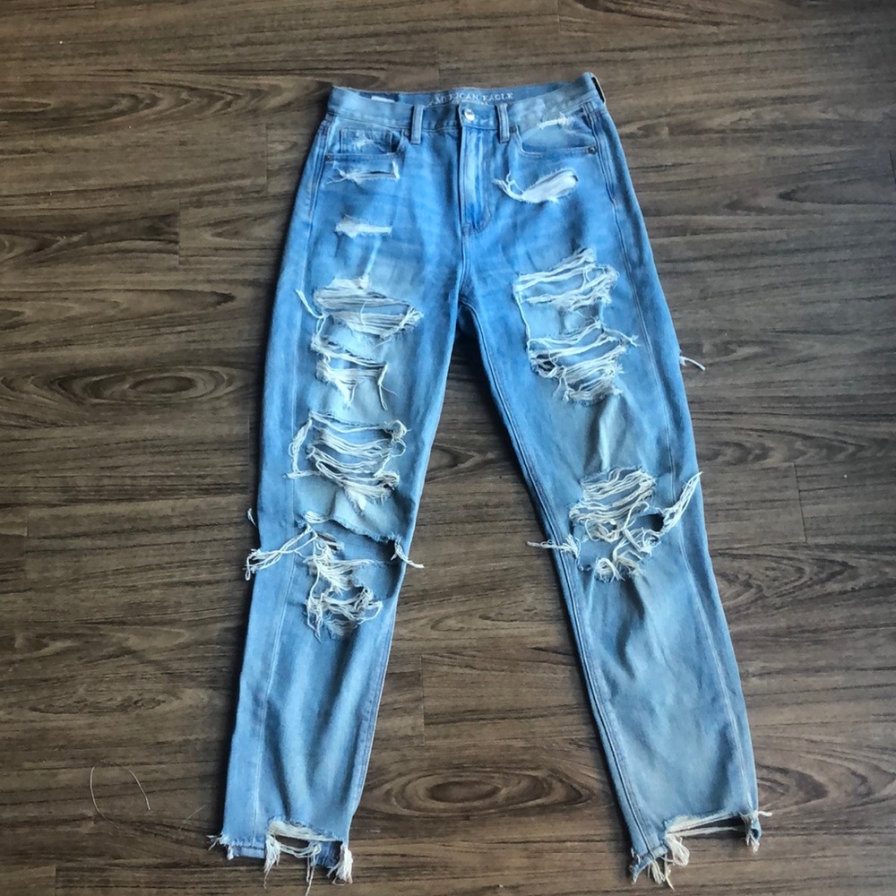 American Eagle distressed mom jeans size 4